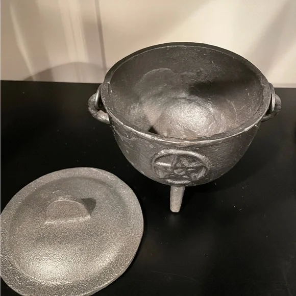 Pentacle Cast Iron Cauldron - Picture 2 of 2